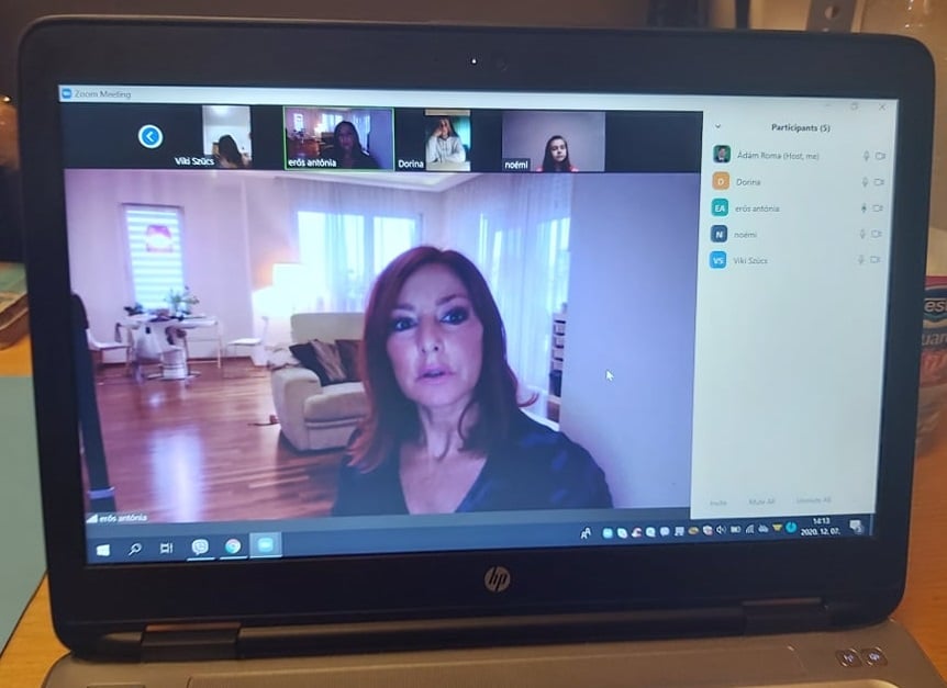 107. Erős Antónia pedagógus, újságíró, műsorvezető. Az RTL Klub Híradóját vezeti Szellő Istvánnal. 2015-ben a Forbes őt választotta a 6. legbefolyásosabb magyar nőnek a médiában - 