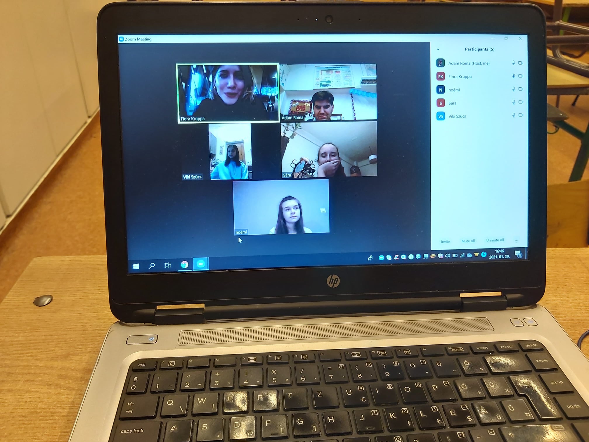 110. Kruppa Flóra díszlet - jelmez tervező - 