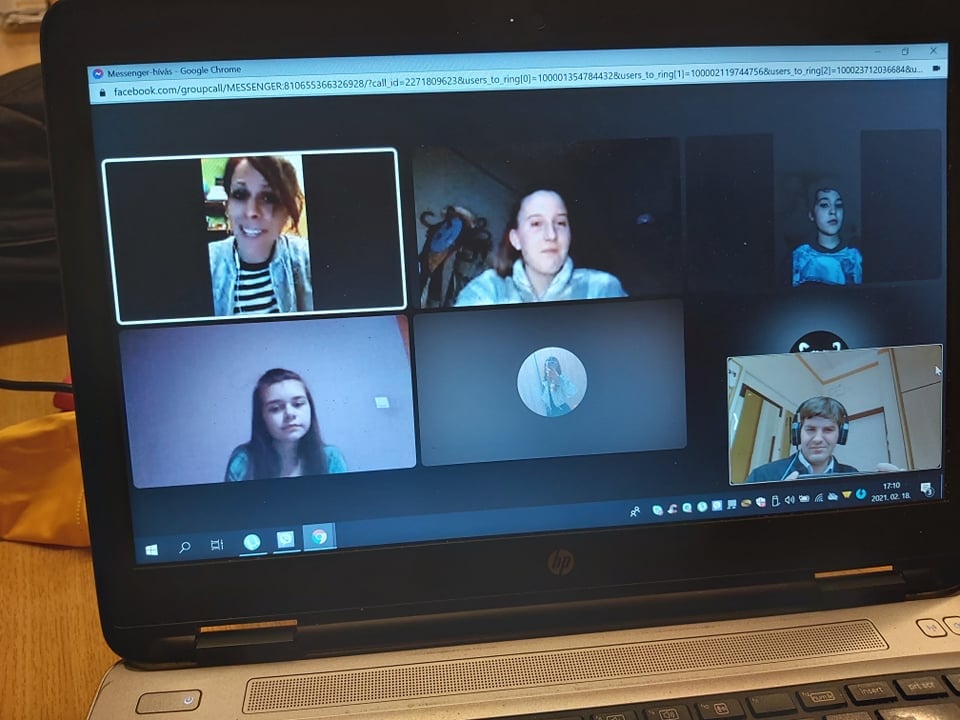 116. Csoma Viktória az Alvin és a Mókusok zenekar bassszusgitárosa 