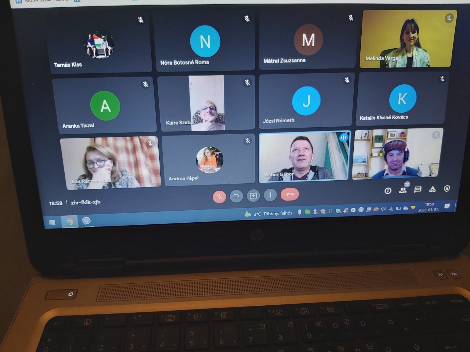 205. Wéber Gábor autóversenyző, televíziós szakkommentátor, újságíró, szimulátor világbajnok. 2002–2010 között a Zengő Motorsporttal versenyzett a Renault Clio Kupában, a SEAT León Szuperkupában, majd a SEAT León Eurocup-ban. 2011-ben a Team LogiPlus by T.A.C. Race Solutions csapattal versenyzett a német SEAT Leon Supercopában, illetve 2012-től ismét a Zengő Motorsporttal az FIA Túraautó-világbajnokságban. 2002-től szakkommentátorként dolgozik az RTL Klub, majd 2012-től a Magyar Televízió Formula–1-es közvetítésein. 